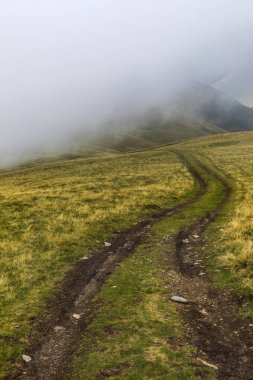 offroad bir yerde Romanya'da dağda ile manzara