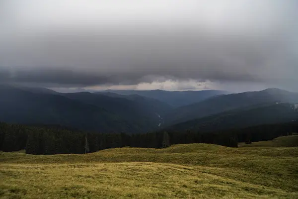 Paisagem Com Cortinas Chuva Torrencial Pesada Nas Montanhas — Fotografia de Stock