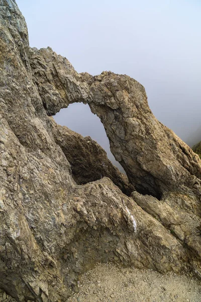 フグラシ山 ルーマニアでドラゴン彼の ウィンドウ — ストック写真
