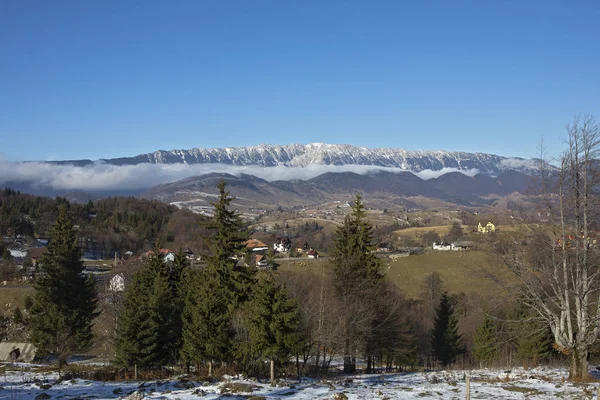 Paisagem Com Piatra Craiului Montanhas Romênia Dia Ensolarado Novembro — Fotografia de Stock