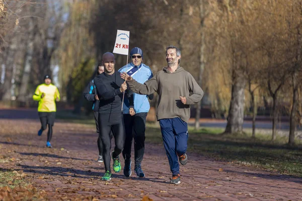 Wydarzenie Sportowe Udziałem Ludzi Różnym Wieku Zorganizowanej Setną Rocznicę Wielkie — Zdjęcie stockowe