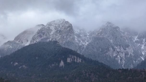 Ζουμ Έξω Προβολή Της Piatra Craiului Βουνά Από Plaiul Foii — Αρχείο Βίντεο