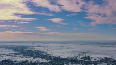 4k Kış boyunca bir köyün görüntüsü