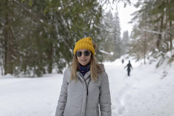 Hapopy Tourist Lady Her Winter Holiday Mountains — Stock Photo, Image