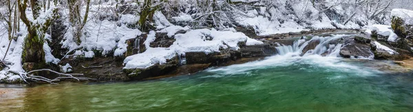 Rio Com Águas Azuis Inverno — Fotografia de Stock