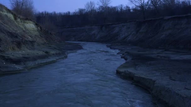 Пролітати Над Річкою Низькій Висоті Великій Висоті Виявити Тростини Полів — стокове відео