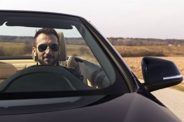  Yakışıklı bir siyah klasik motosiklet