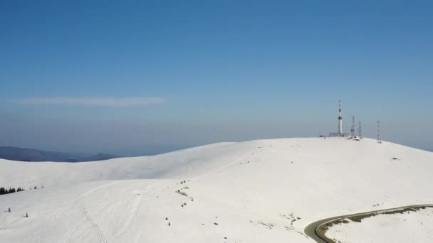 Antena Radio Estación Meteorológica Paisaje Montaña Cubierto Nieve — Vídeos de Stock