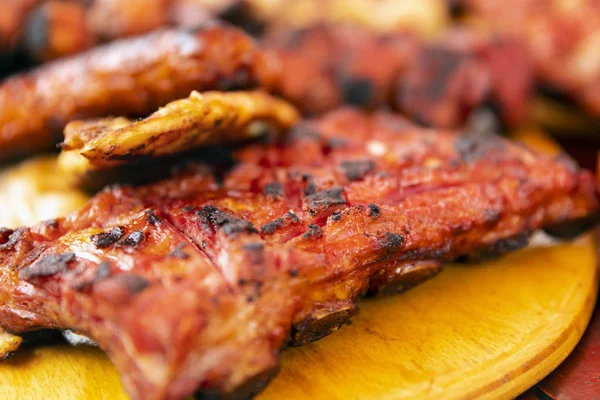 bir plaka üzerinde servis Mix ızgara yakın, seçici odak