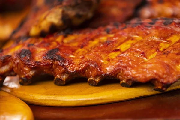 bir plaka üzerinde servis Mix ızgara yakın, seçici odak