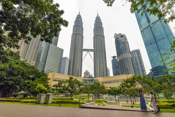 22 Nis 2019. Kuala Lumpur, Malezya. Petronas'ın ikiz kuleleri — Stok fotoğraf