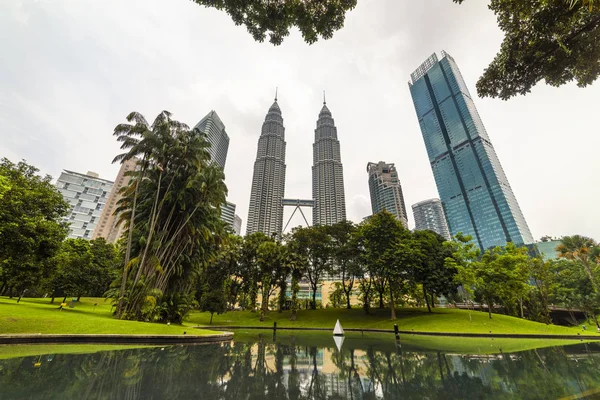 22 apr 2019. Kuala Lumpur, Malesia. Le torri gemelle di Petronas — Foto Stock