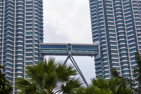 22 Nis 2019. Kuala Lumpur, Malezya. Petronas'ın ikiz kuleleri — Stok fotoğraf