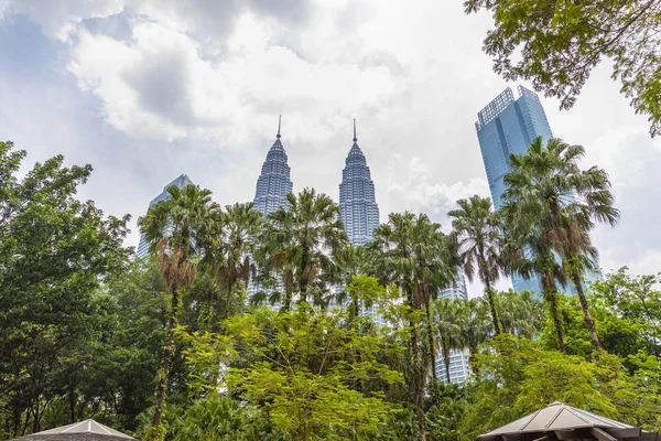 22 Nis 2019. Kuala Lumpur, Malezya. Petronas'ın ikiz kuleleri — Stok fotoğraf