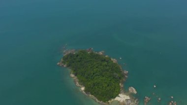 Malezya güzel tropik adanın havadan drone görünümü, Langkawi