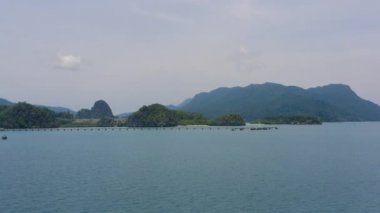 Malezya güzel tropik adanın havadan drone görünümü, Langkawi