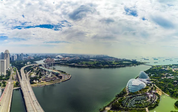 СИНГАПУР - 23 апреля 2019 года: Панорама Цветочного купола теплиц — стоковое фото