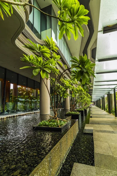 Singapore, Singapore - APRIL 25, 2019: Green nature facade of Pa — Stock Photo, Image