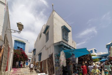 Sidi Bou Said, Tunus - Haziran.06, 2019: Geleneksel w ile Alley