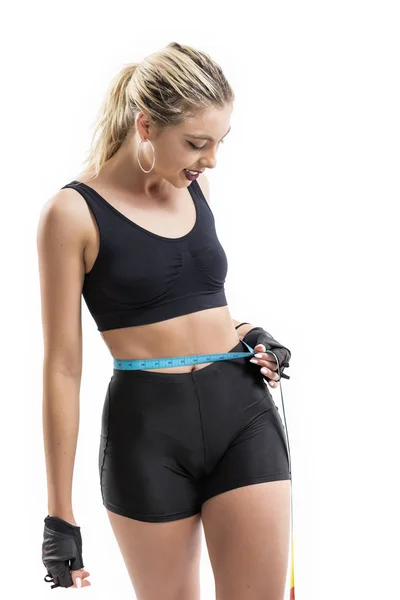 Mulher apta a medir a cintura - isolada sobre um fundo branco — Fotografia de Stock