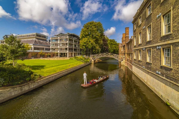 Augusztus 23, 2019, városnézés Cambridge-ben uk, Cambridge-i kollégiumok a — Stock Fotó