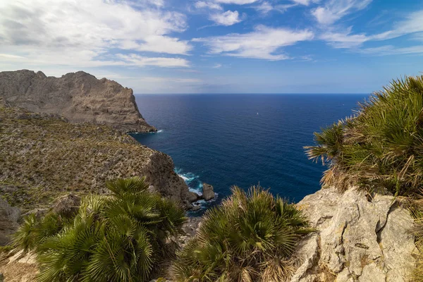 Palma de Maiorca, Espanha, Baleares. Costa Oeste na ilha de — Fotografia de Stock