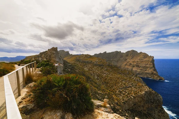 Palma de Maiorca, Espanha, Baleares. Costa Oeste na ilha de — Fotografia de Stock