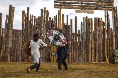 04-Ekim-2019 Ordessos Festivali Tarihi Yeniden Yapılandırma Festivali, Mioveni, Arges, Romanya, Birinci Basım.
