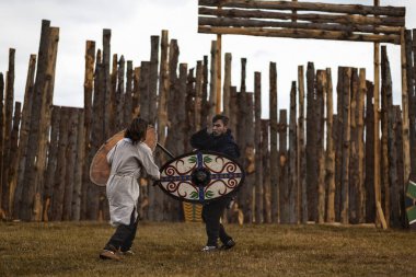 04-Ekim-2019 Ordessos Festivali Tarihi Yeniden Yapılandırma Festivali, Mioveni, Arges, Romanya, Birinci Basım.