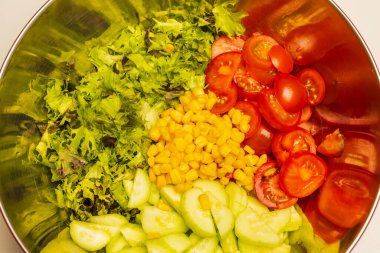 Taze sebze salatası, yakın plan.