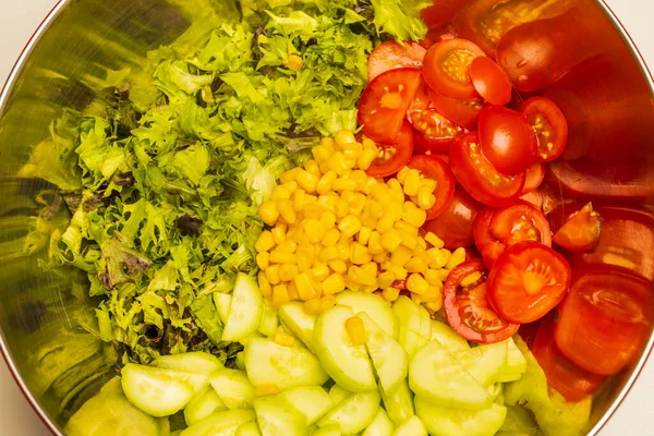 Taze sebze salatası, yakın plan.