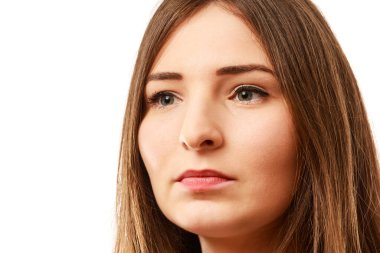 Beyaz arka planda izole edilmiş Vietnamlı bir iş kadınının yakın çekimi.