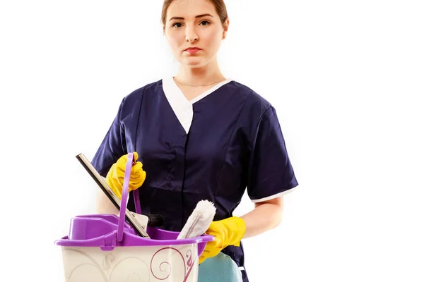 Mujer Joven Sosteniendo Herramientas Limpieza Productos Cubo Aislado Blanco — Foto de Stock