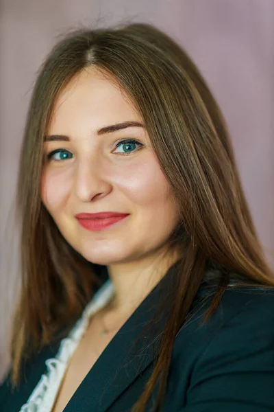 Portrait Une Jeune Femme Aux Yeux Joliment Colorés — Photo