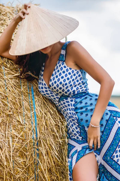 Beautiful Cowboy Woman Posing Haystacks Fashion Concept — Stock Photo, Image