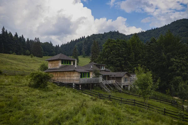 Holzhäuser Einem Bergdorf Rumänien — Stockfoto