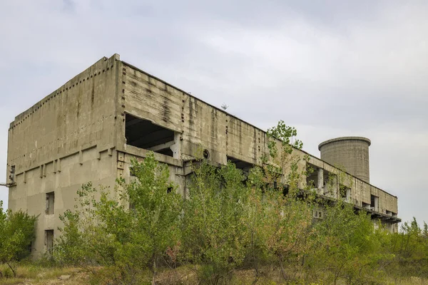 Bozulma Sürecinde Bir Endüstriyel Kompleks Inşa Etmek — Stok fotoğraf