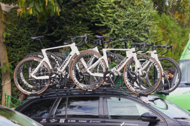 11 Eylül 2025, Pitesti Romanya, Romen bisiklet turunun ikinci aşaması, sahne arkası görüntüleri ve yarış başından itibaren.