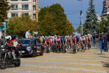 11 Eylül 2025, Pitesti Romanya, Romen bisiklet turunun ikinci aşaması, sahne arkası görüntüleri ve yarış başından itibaren.