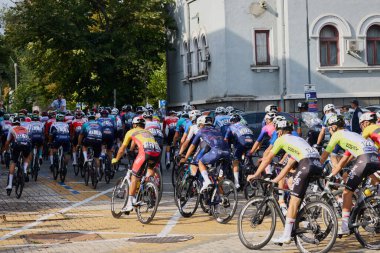 11 Eylül 2025, Pitesti Romanya, Romen bisiklet turunun ikinci aşaması, sahne arkası görüntüleri ve yarış başından itibaren.