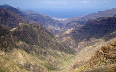 Gran Canaria, Mayıs, montains adanın Merkezi bölümünün görüntülemek vadide Barranco de Tejeda, La Aldea de San Nicolas uzak mesafe
