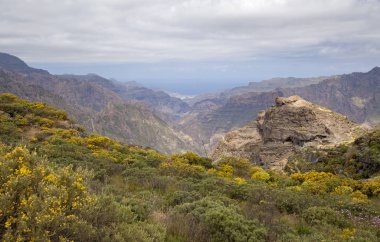 Gran Canaria, Mayıs, montains adanın Merkezi bölümünün görüntülemek vadide Barranco de Tejeda, La Aldea de San Nicolas uzak mesafe