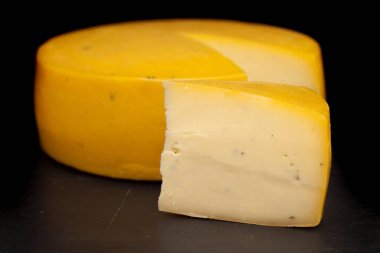 Azores, Portekiz üzerinden yarı sert peynir tam tekerlek