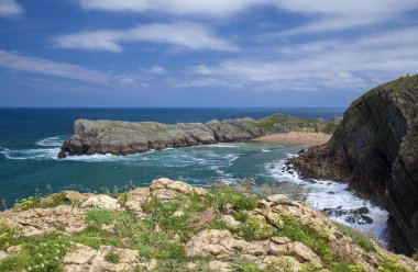 Cantabria, Costa Quebrada, görünümü beach Playa de Somocuevas doğru