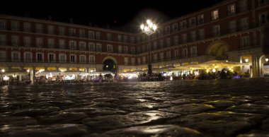 Madrid, Plaza Mayor, gece, kaldırım taşları odaklanmak