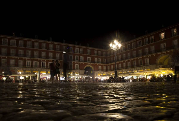 Madrid Spanje Augustus Toeristen Locals Zoekt Enig Respijt Van Zomerhitte — Stockfoto