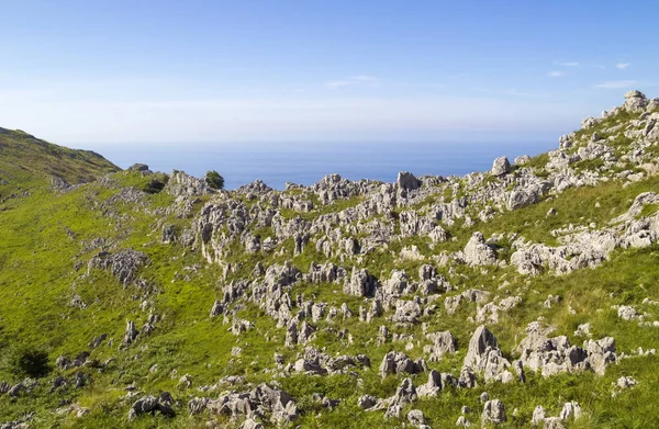 Cantabria Obec Liendo Krasová Skalní Útvary — Stock fotografie