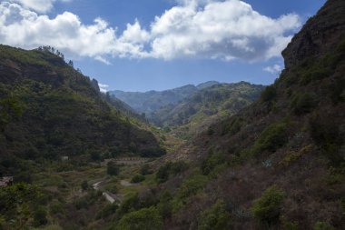 Gran Canaria, Las Huelva'daki, adanın en yüksek alanlarda doğru dik vadi boyunca görünümü