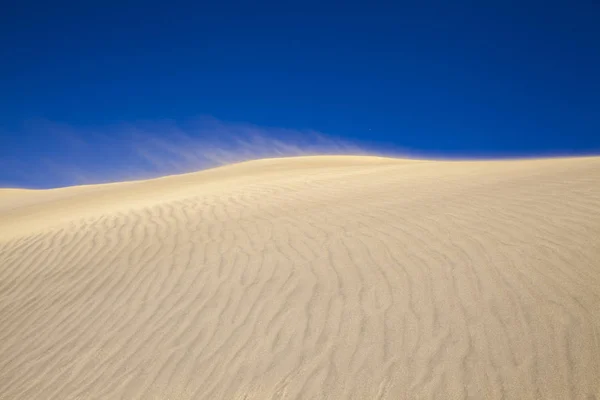 Arena Viento Superficie Las Dunas Arena Que Vuela Con Fuerte — Foto de Stock