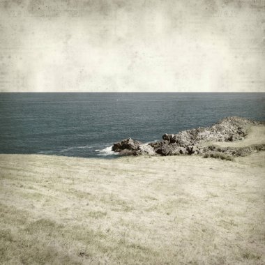 Asturias, İspanya kıyı manzara ile eski Kağıt arka plan dokulu